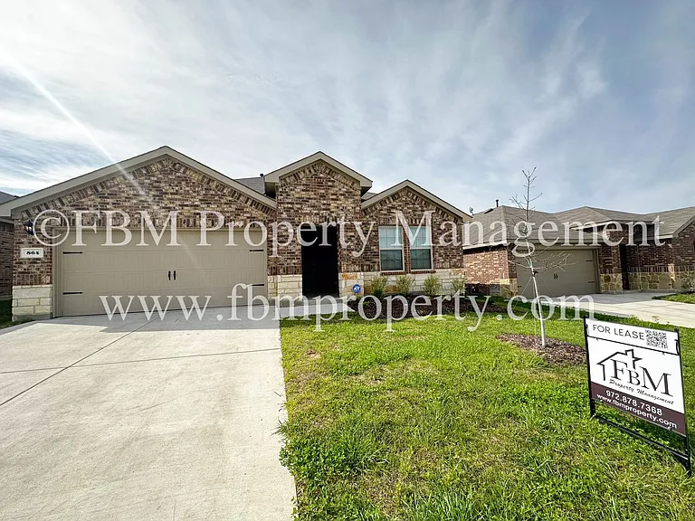 864 Keystone Ct — Photo 2
