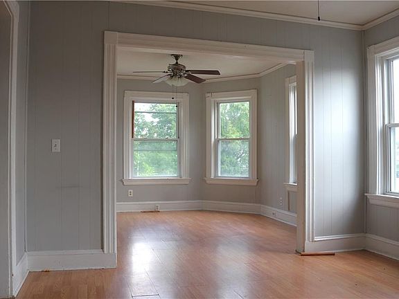 4th image of 257 Doric Ave
