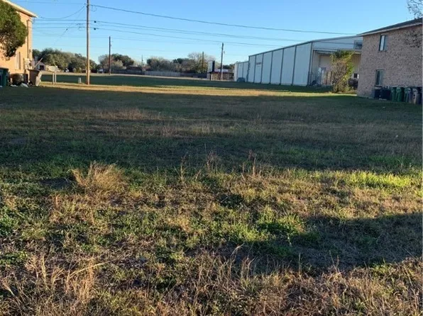 124 Regency Ave, Victoria, TX 77904