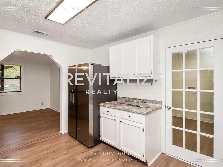 James Street Duplex — Photo 11