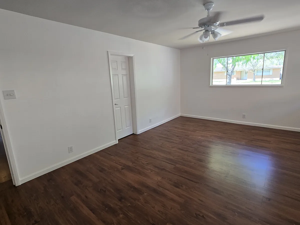 Building Photo - 441 Montclair Dr