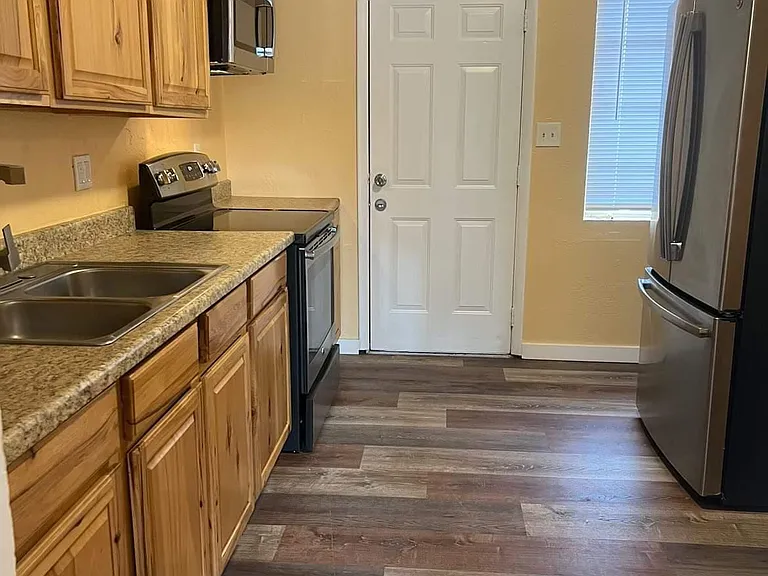3002 E McKinley St #4 — Photo 8