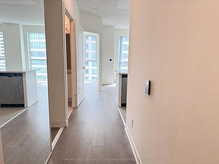 4955 Yonge St #806 — Photo 4