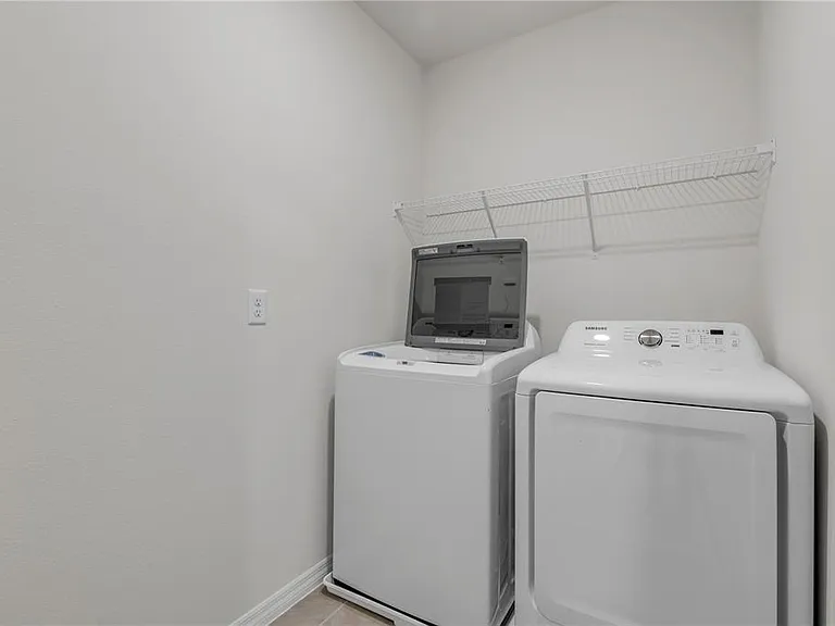 2725 Silver Canoe Dr — Photo 21