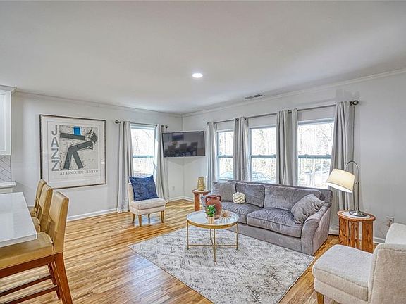 3rd image of 2230 Beecher Cir SW