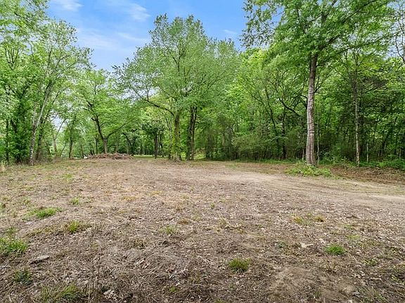 3rd image of 139 Rivers Edge Ln