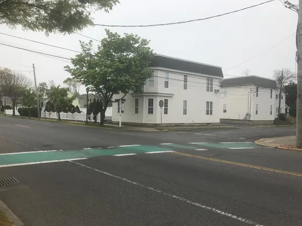 304 N Wellwood Ave APT 3, Lindenhurst, NY 11757