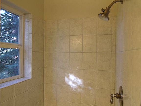 Airy Shower Stall