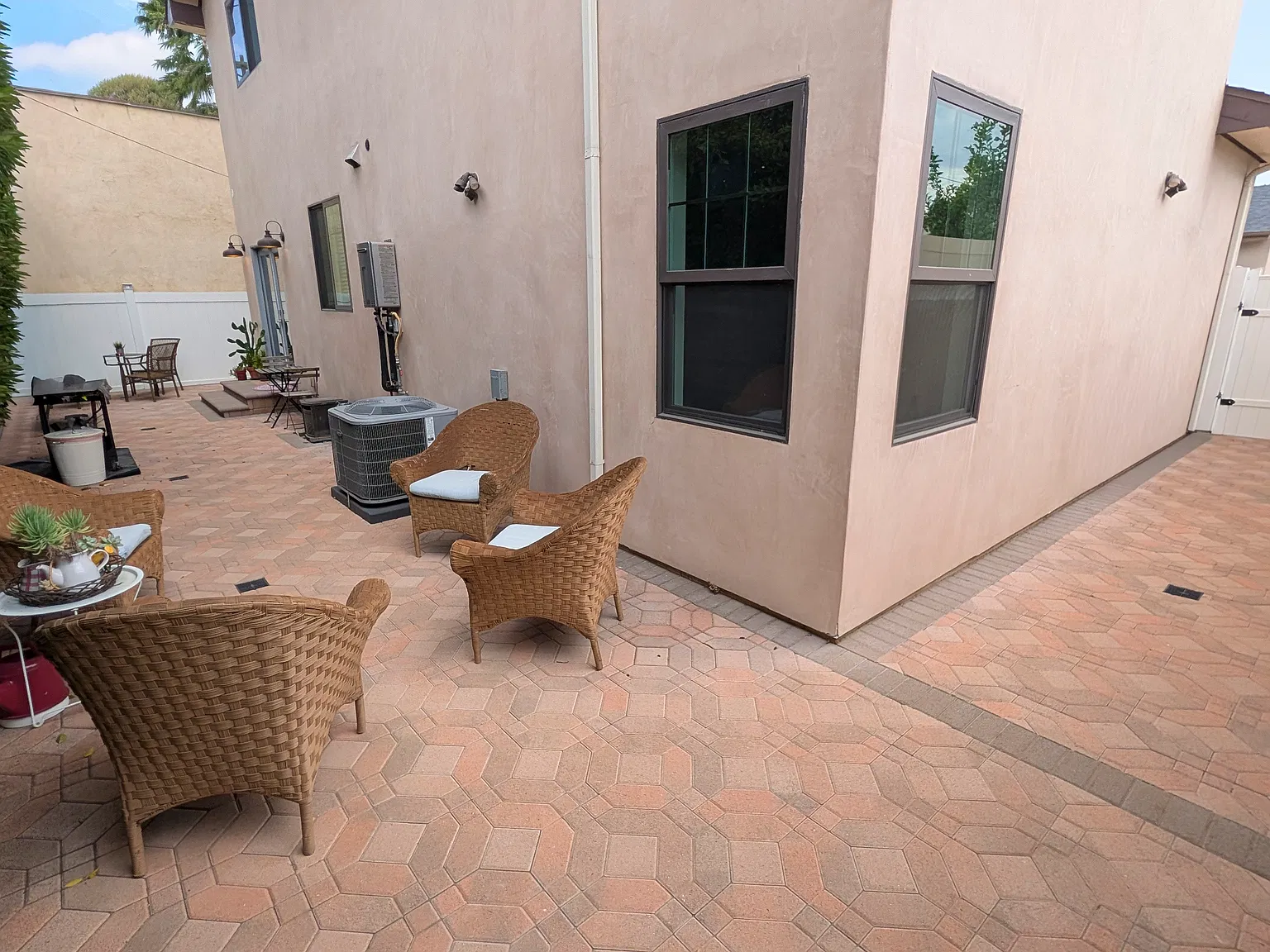 3 bed, 2.5 bath, 1600 sqft, $4,750 — Photo 4