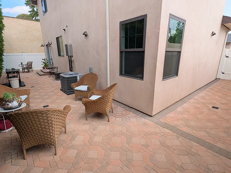 6215 Carpenter Ave — Photo 5