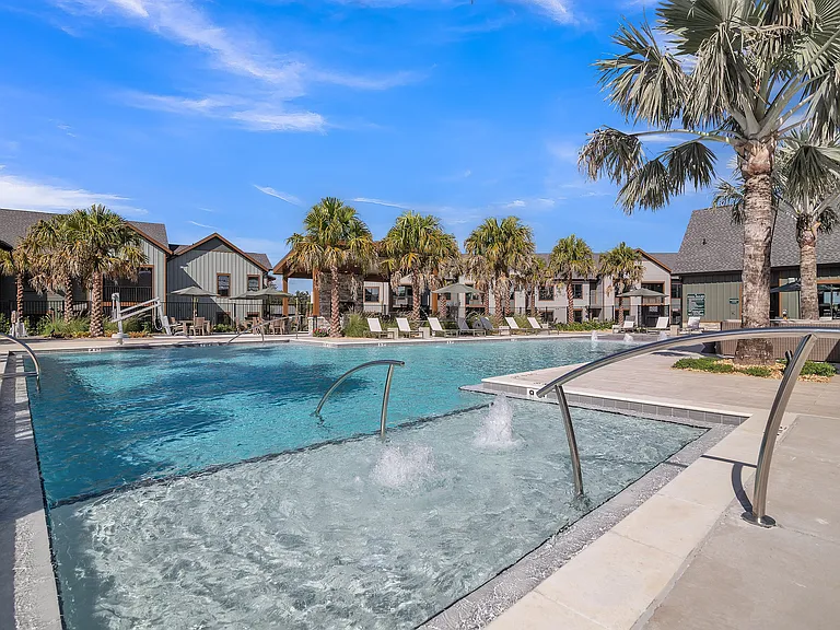 Canter Luxury Apartment Homes — Photo 10
