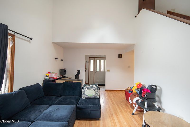 5th image of 101-103 Stone Ridge Court
