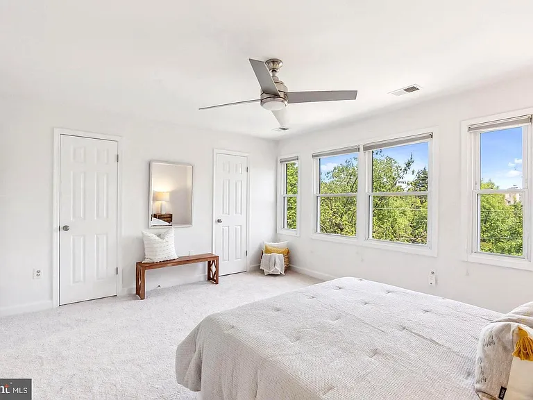 695 W Glebe Rd — Photo 26