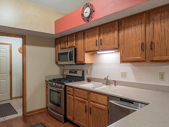 5th image of 7979 Lewis Ave