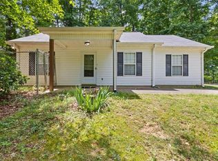 15 Twin Lakes Rd, Winder, GA 30680