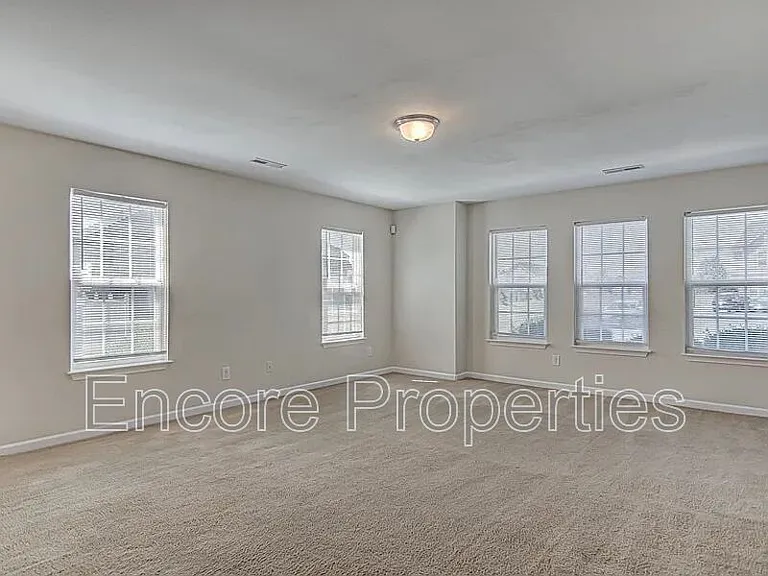 4293 Youngstown Dr — Photo 9