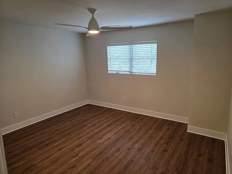 806 Park Ln — Photo 6