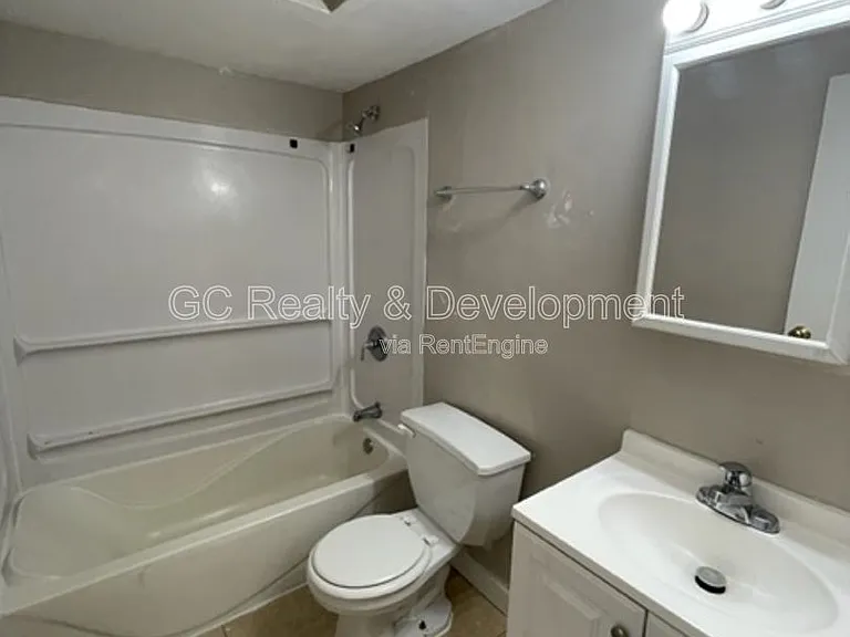 255 Uteg St #4 — Photo 11