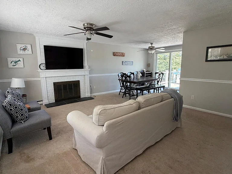 12154 Preston Dr — Photo 4