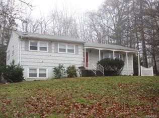 22 Montclair Ave, Airmont, NY