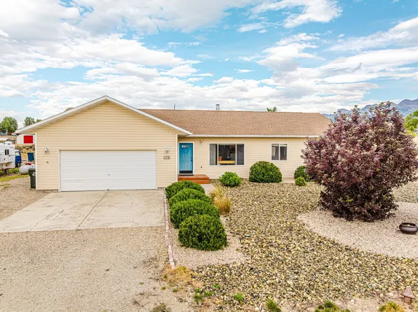 876 White Oak Dr, Spring Creek, NV 89815