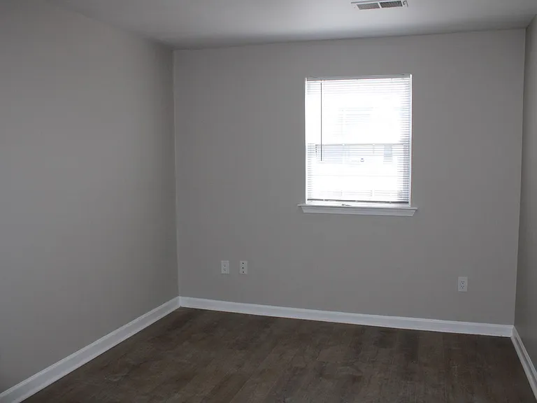1533 Baltimore Ave — Photo 12