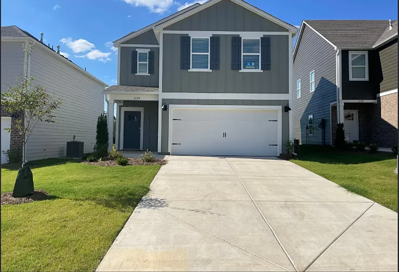 4 bed, 3.0 bath, 1613 sqft, $2,150 — Photo 1
