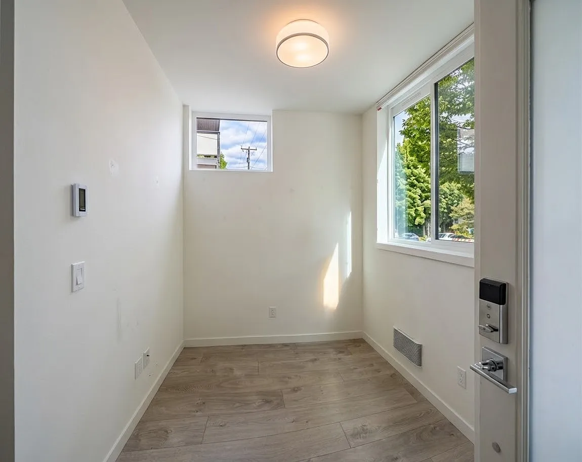 2 bed, 1.5 bath, 1150 sqft, $4,300 — Photo 3