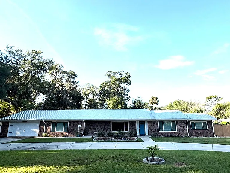 1029 Glenwood Rd — Photo 1