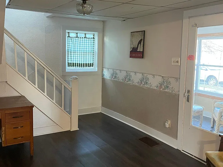 1102 W Canal St — Photo 3