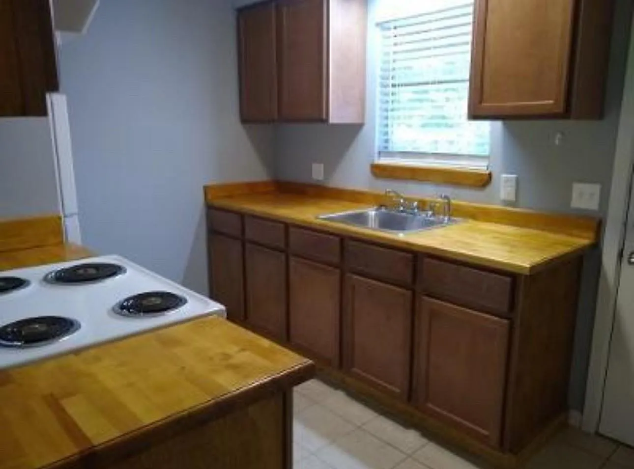 2 bed, 1.0 bath, 990 sqft, $1,000 — Photo 3