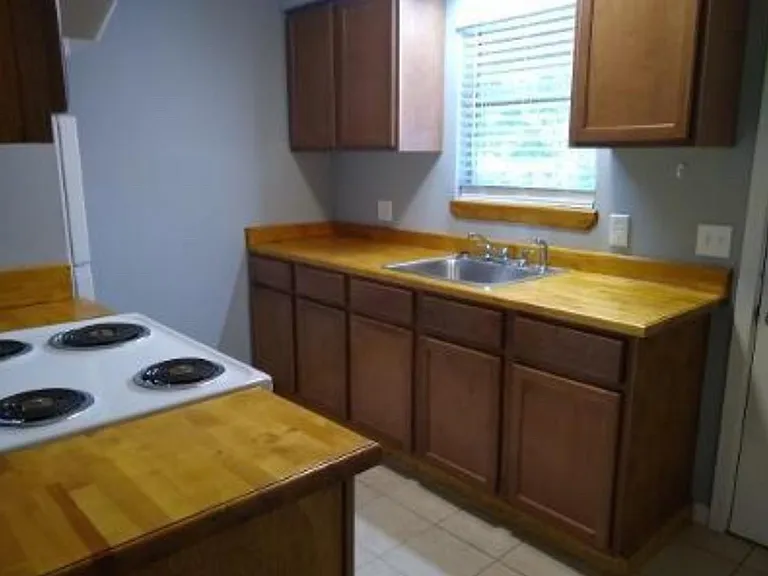 1867 Florida Dr — Photo 3
