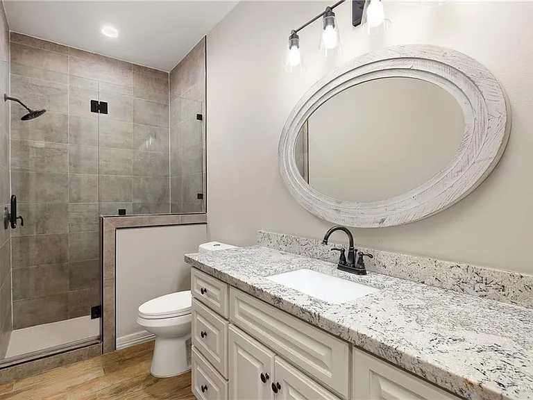 803 W Iroquois Ave — Photo 13