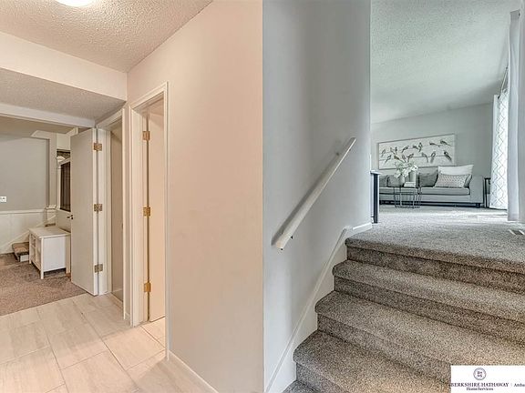 3rd image of 21265 Edgevale Cir