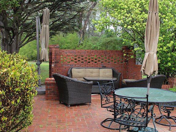 4th image of 1150 Harris Hollis Ln