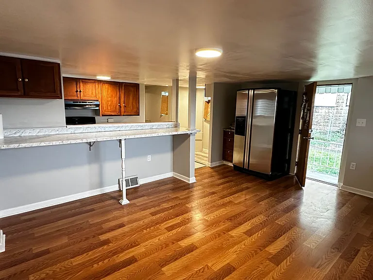 2501 Arlington Ave — Photo 4