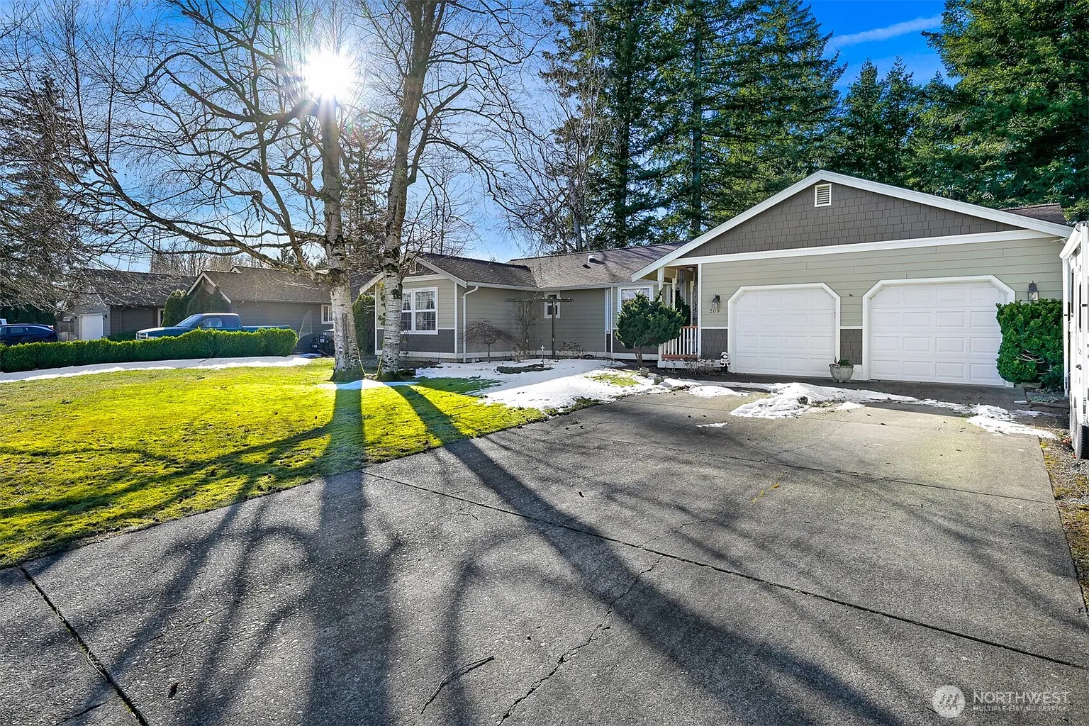 209 Oakdale Drive photo 1