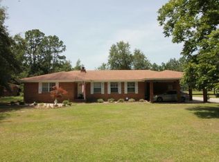 330 Pine St, Baxley, GA 31513