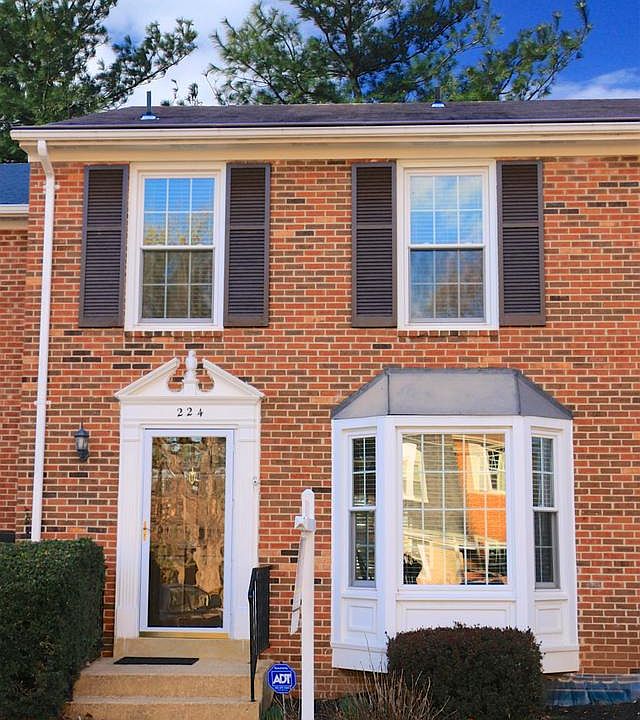 1st image of 224 Commons Dr NW