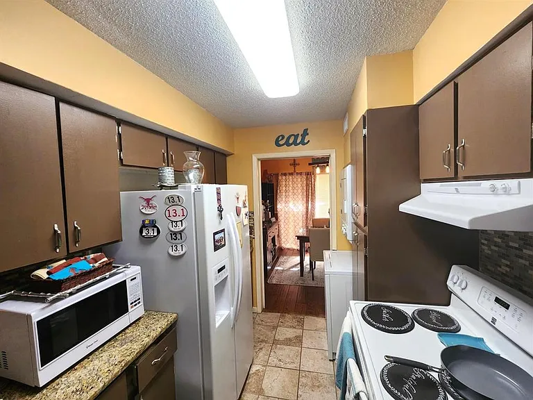 100 Royal Way Dr #3C — Photo 4
