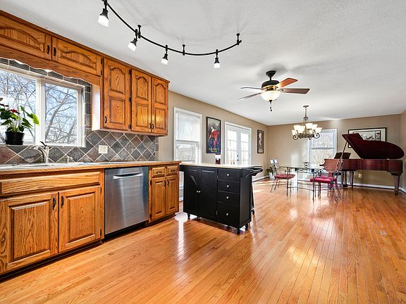 4th image of 6615 Woodend Ave
