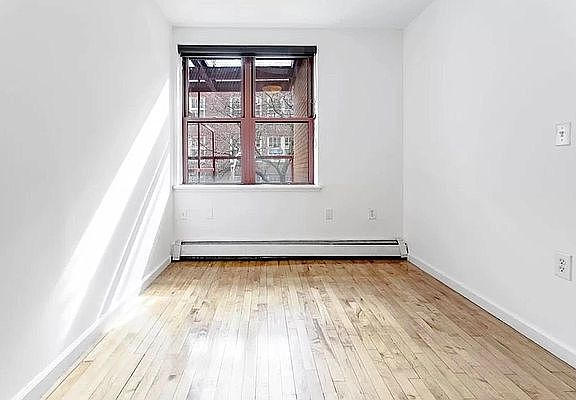 4th image of 190 E 7th St APT 419