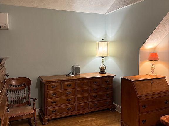 Dresser and desk area