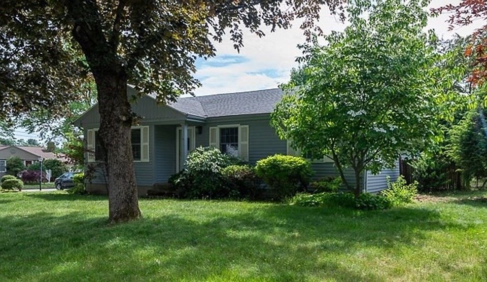 1st image of 16 Westmont Cir