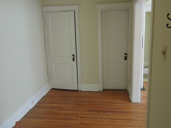 2nd image of 4951 Laclede Ave APT 3E