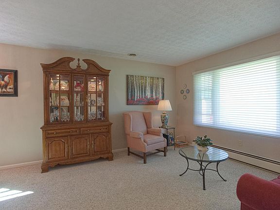5th image of 136 Mooreland Blvd