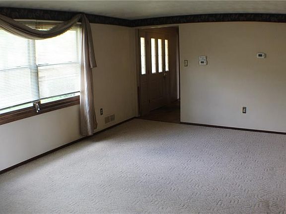5th image of 2075 Alberta Dr