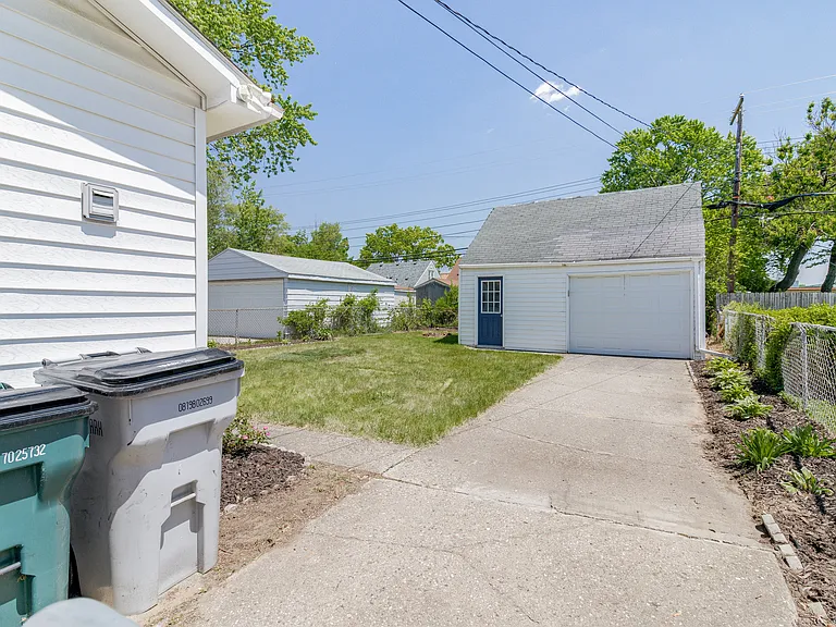 23368 Hoover Ave — Photo 28