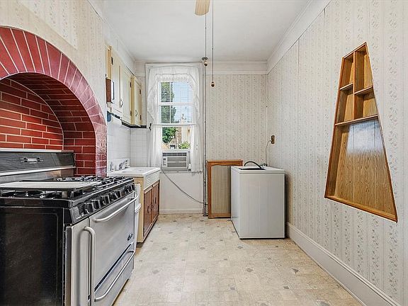 3rd image of 1622 Norman St
