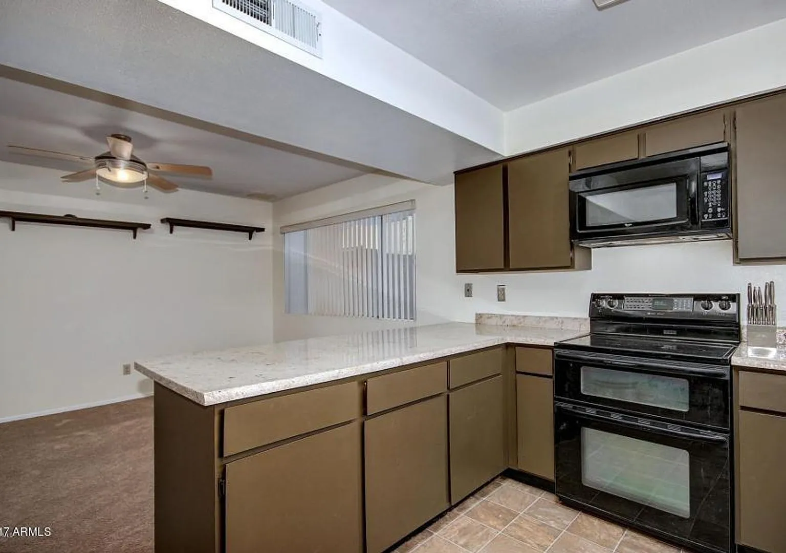 Nice 3 Bedroom 2 Bath Single Level Home In Mesa With 2 Car Garage — Photo 3